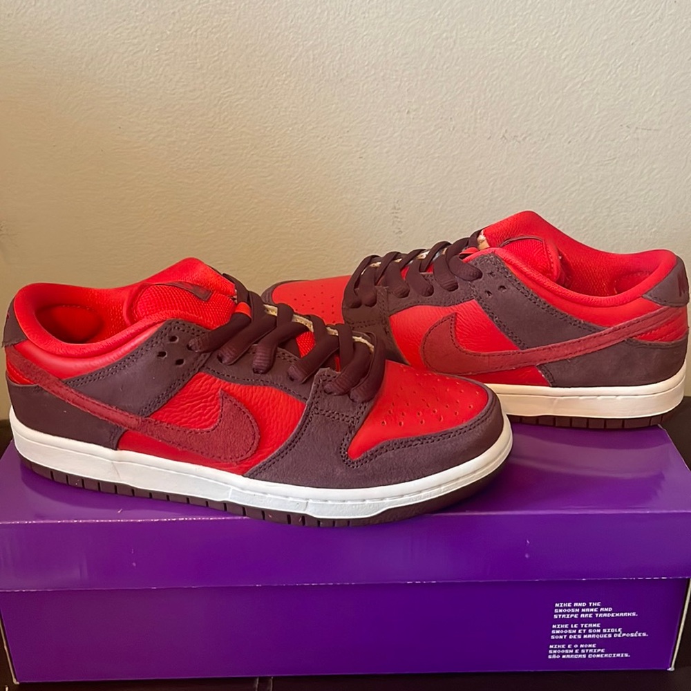 Nike SB Dunk Low Cherry